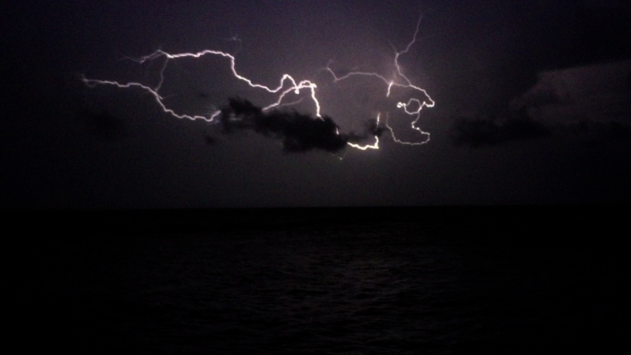 Tempesta di fulmini nel cielo di Ostia